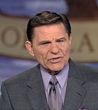 Kenneth Copeland - A Fearless Lifestyle Shows God's Love to Others