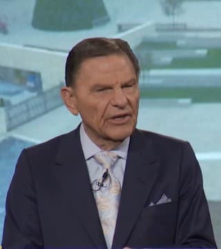 Kenneth Copeland - God Is a Covenant-Keeping God